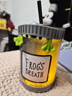 Frog’s Breath Light Up Tumbler with Straw